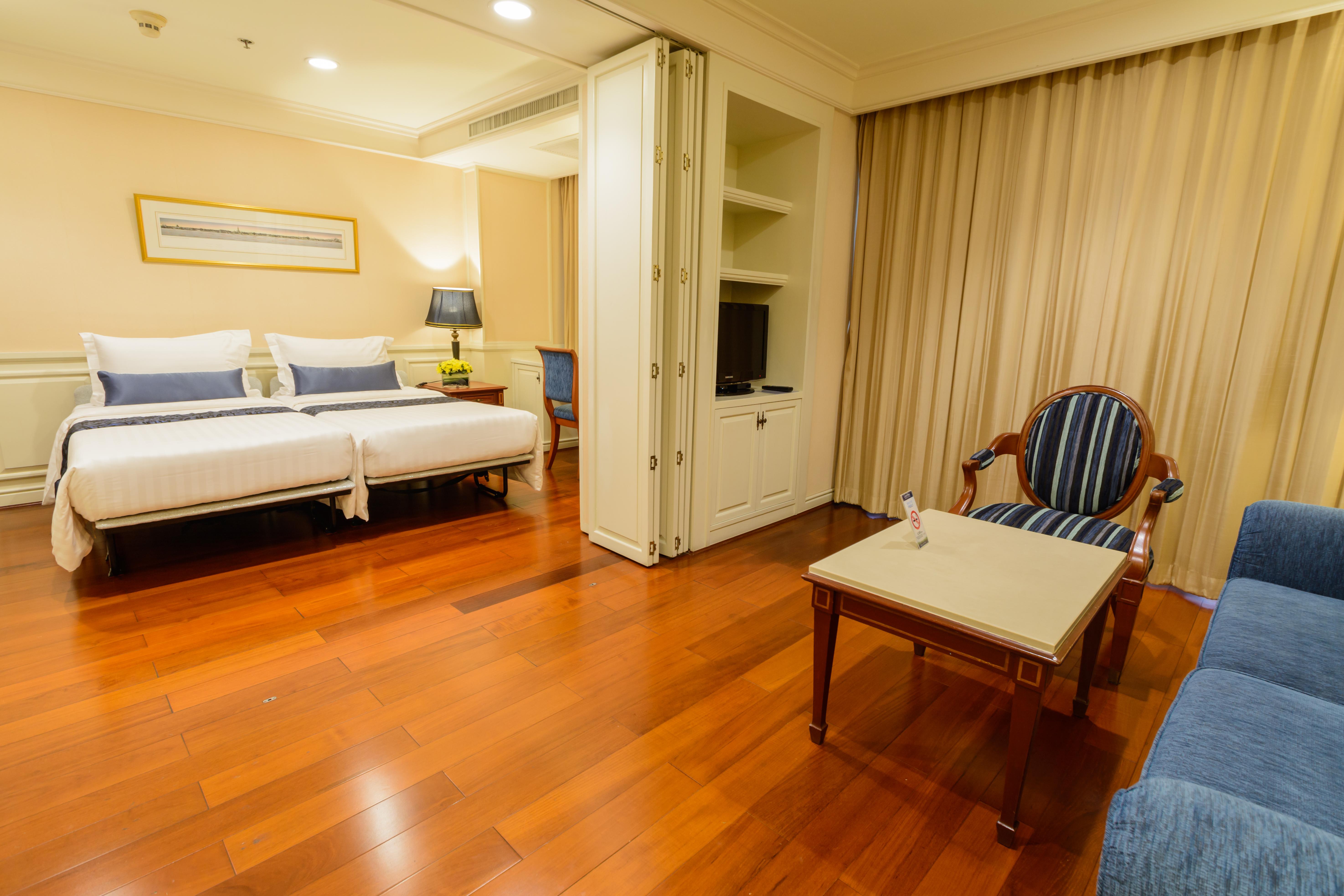 Centre Point Sukhumvit 10 Отель 4*