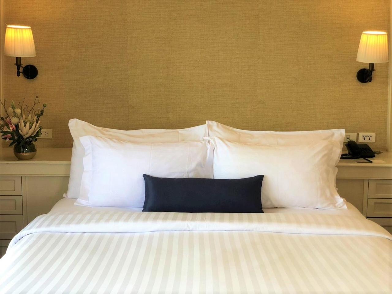 Отель Centre Point Sukhumvit 10 4*